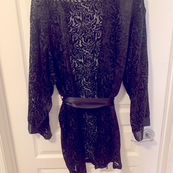 Satin and textured velvet robe - Picture 4 of 7